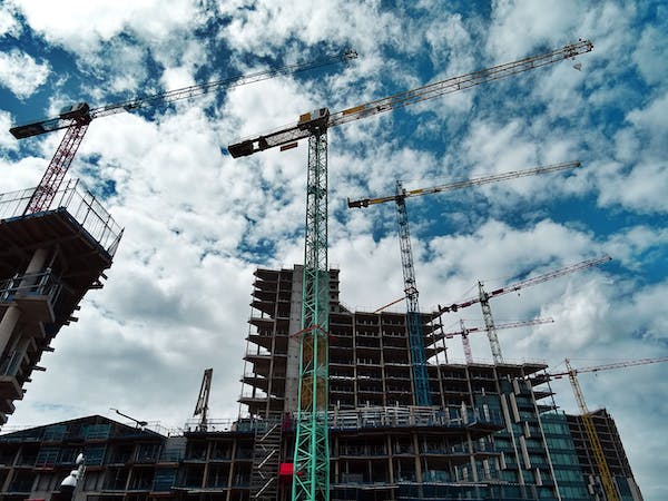 将节能降碳融入建造全过程